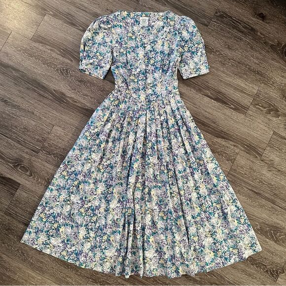 Laura Ashley Dresses & Skirts - Laura Ashley Floral Vintage Dress